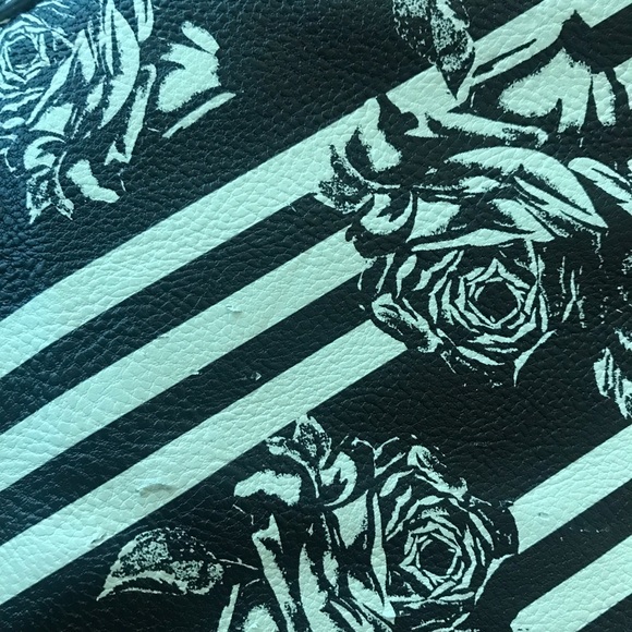 ✨SALE✨Betsey Johnson tote/purse - Picture 11 of 12